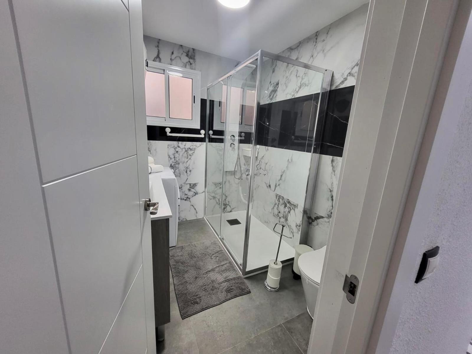 לאס פאלמס דה גראן קנאריה 2 Bedrooms Flat + Balcony + Parking At Las Canteras Beach מראה חיצוני תמונה